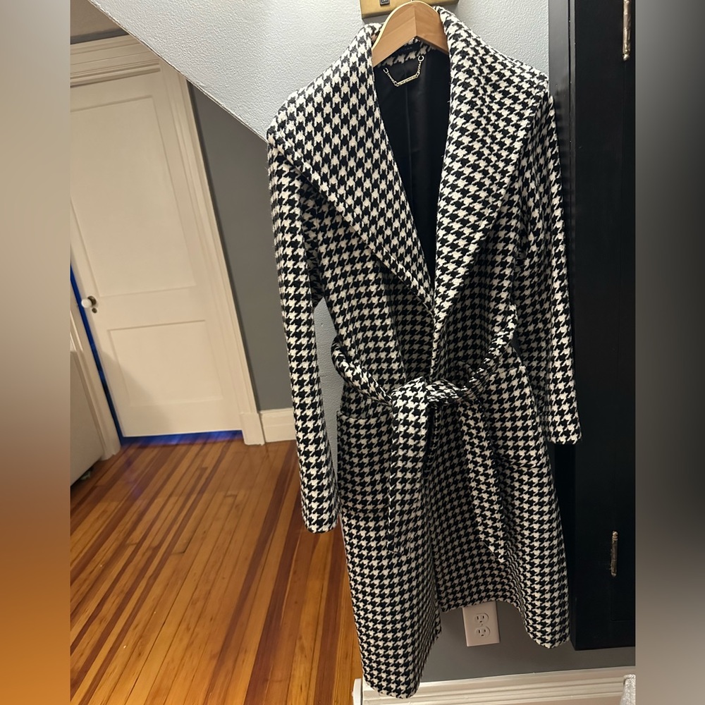 Tabari - Ellie Black and White Houndstooth Coat